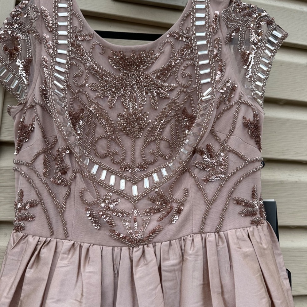 Adrianna Papell Gown - Picture 6 of 8